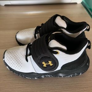 Under Armour boys basketball shoes size 2.5